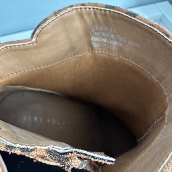 Very Volatile Flocked Leopard Ankle Boots Side Zip 3” Heel Women’s 8.5 - Picture 7 of 7